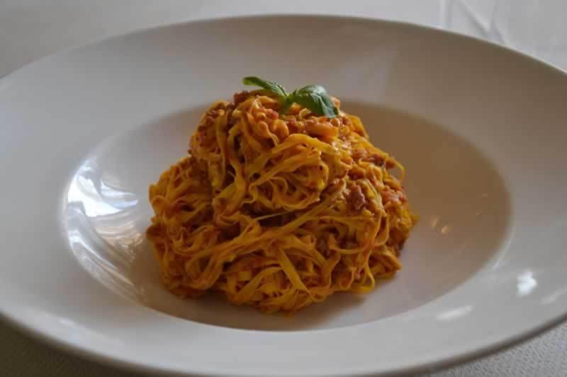 Гостевой дом Trattoria Del Bivio Cerretto Langhe Экстерьер фото