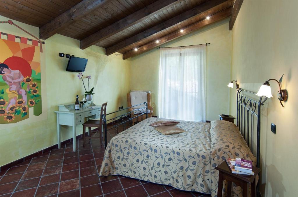 Гостевой дом Trattoria Del Bivio Cerretto Langhe Номер фото