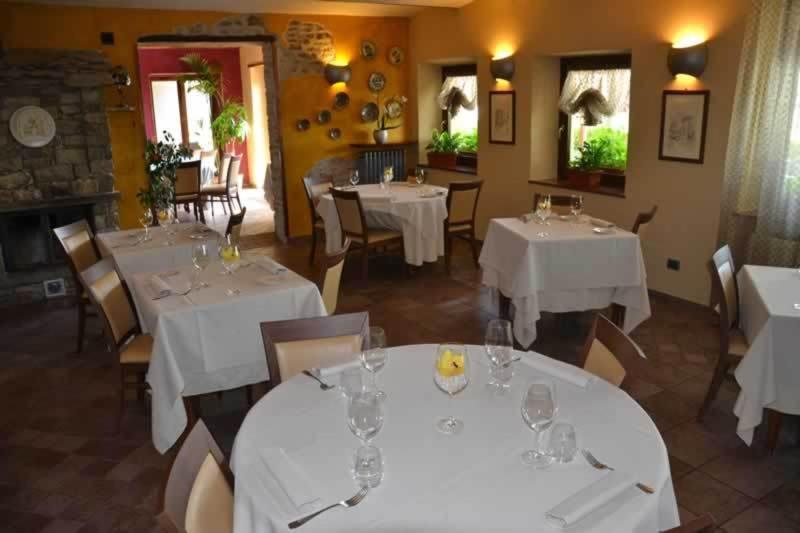 Гостевой дом Trattoria Del Bivio Cerretto Langhe Экстерьер фото