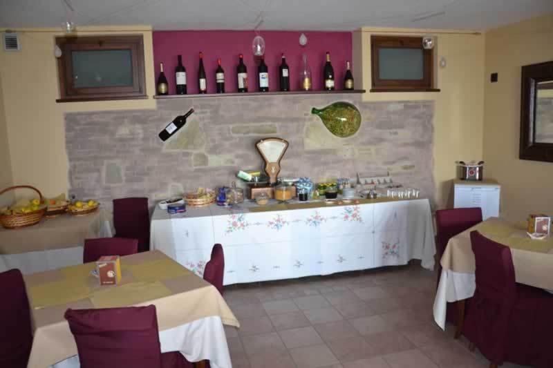 Гостевой дом Trattoria Del Bivio Cerretto Langhe Экстерьер фото